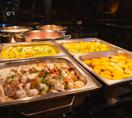 Planejamento da produção e reaproveitamento de ingredientes estão entre as estratégias utilizadas por restaurantes para reduzir o desperdício de alimentos. | Foto: Wolf Wagner / Agência de Notícias da Abrasel